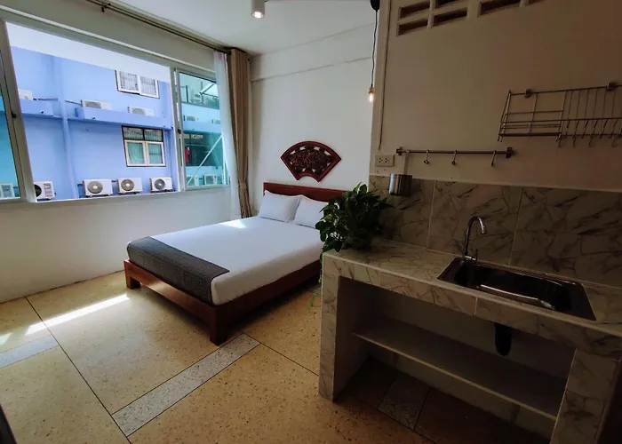 Lumphini 5 Train Station Center Ensuite Aircon Appartement *